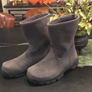 Lands End Ladies size  7 1/2 gray Boots